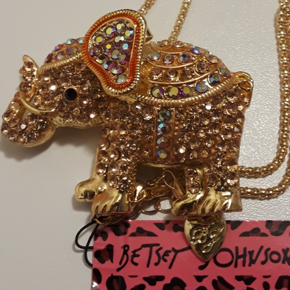 Betsey Johnson gold elephant necklace - Picture 2 of 3